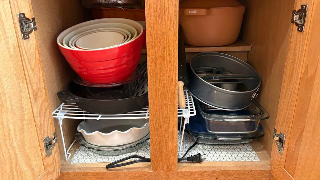 How to Organize Kitchen Pans